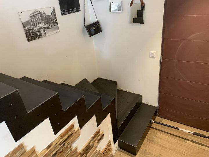 Nous fabriquons des escaliers sur mesure et des garde-corps élégants.